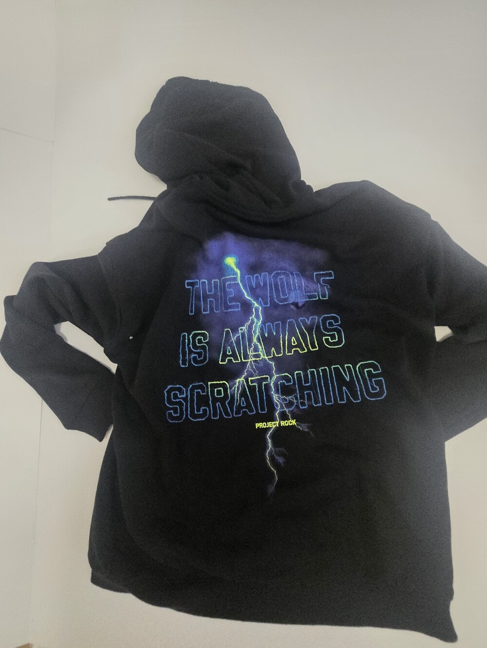 Men's Xl Under Armour Project Rock Durable Work Hoodie with Neon Wolf Graphic - Picture 3 of 8
